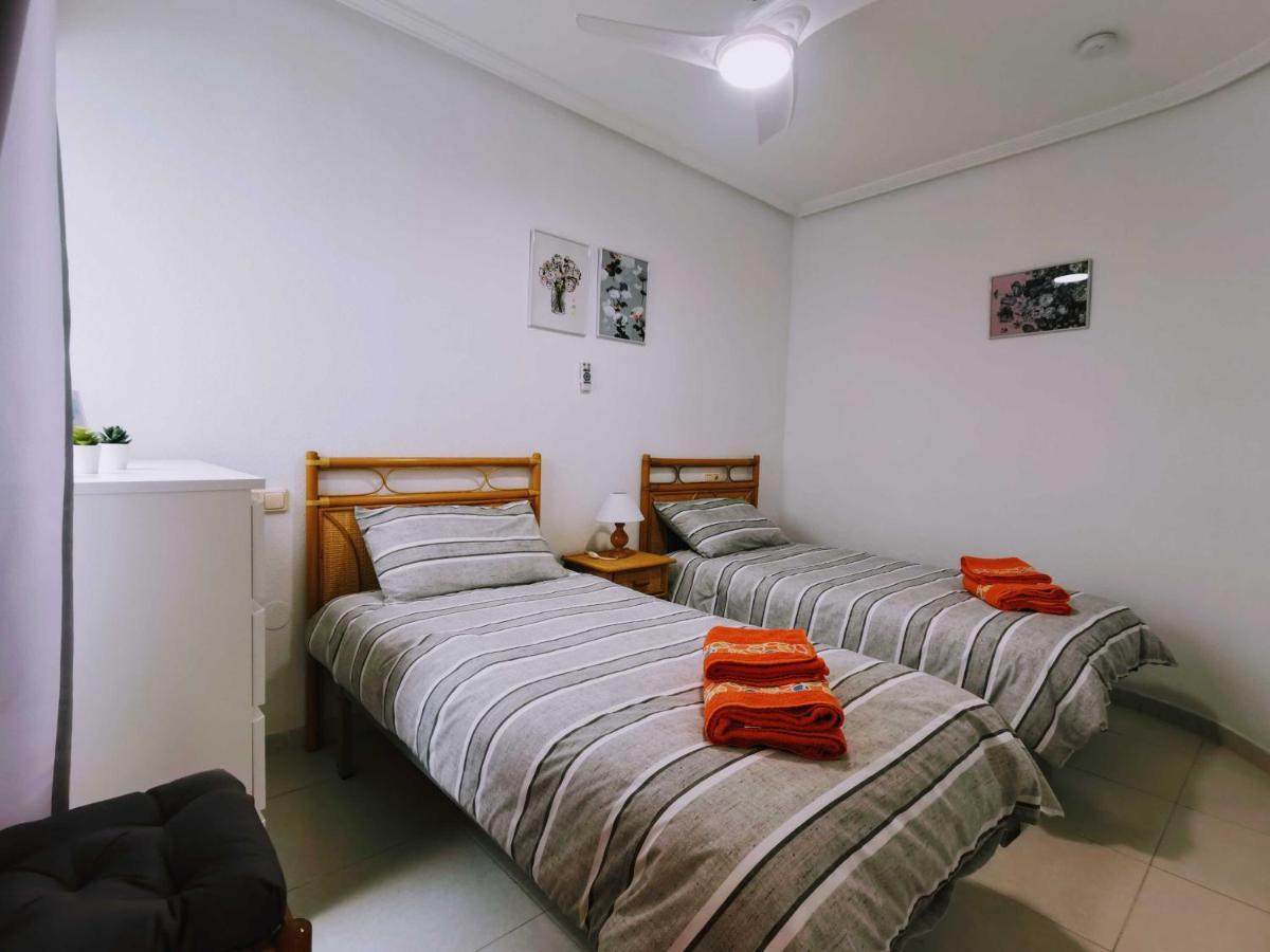 El Sombrero Apartment With Free Wifi Playa Del Cura 托雷维耶哈 外观 照片